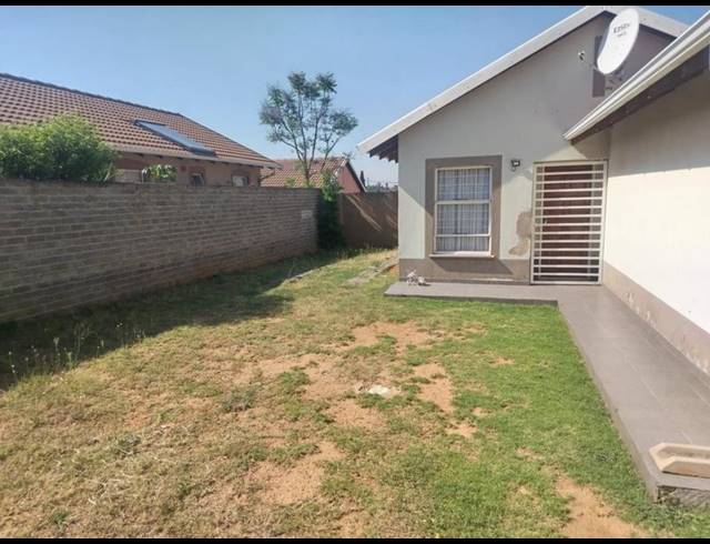 2 BEDROOM HOUSE FOR SALE IN LENASIA SOUTH